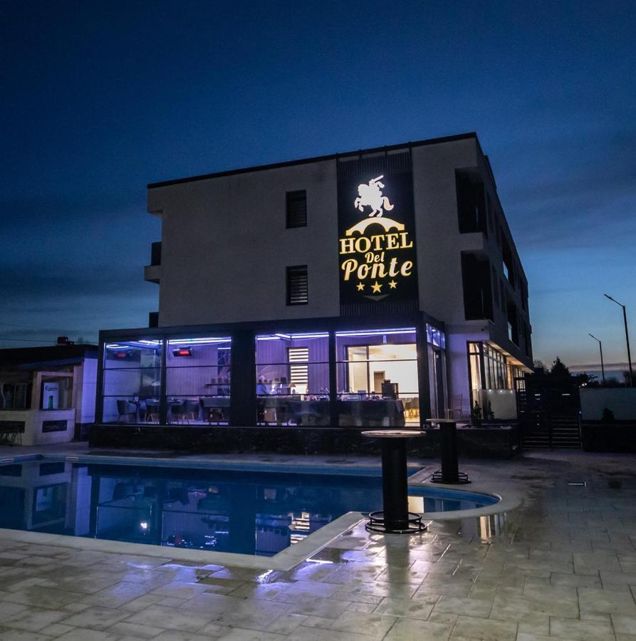 Hotel Del Ponte Targoviste Eksteriør billede