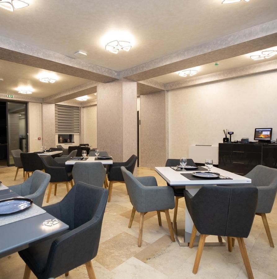 Hotel Del Ponte Targoviste Eksteriør billede