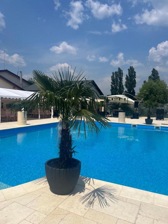 Hotel Del Ponte Targoviste Eksteriør billede