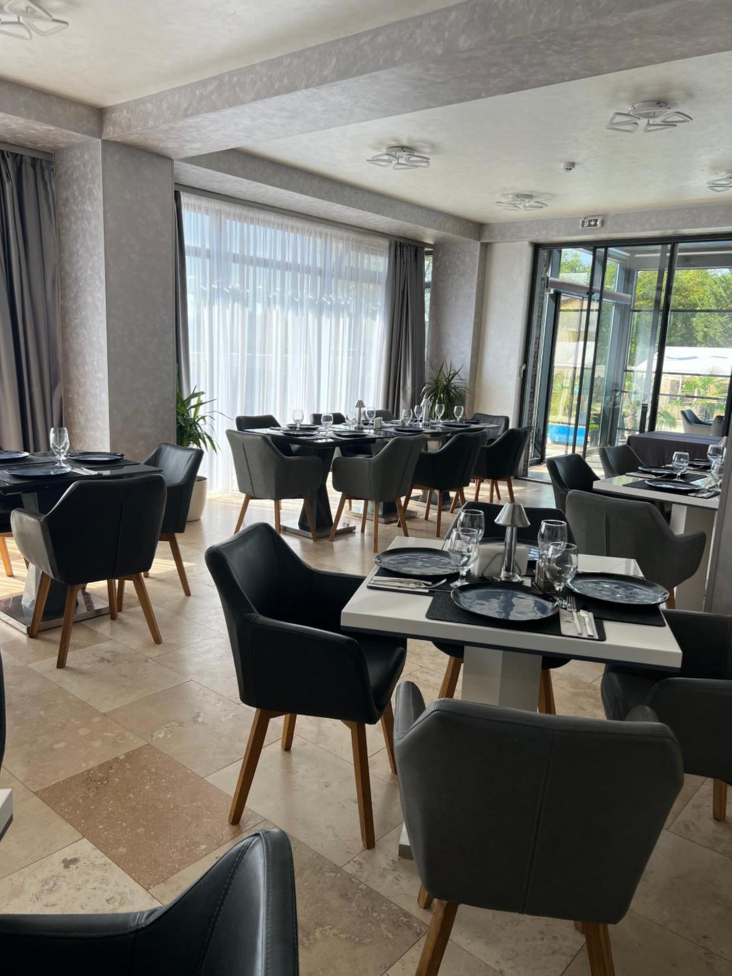 Hotel Del Ponte Targoviste Eksteriør billede