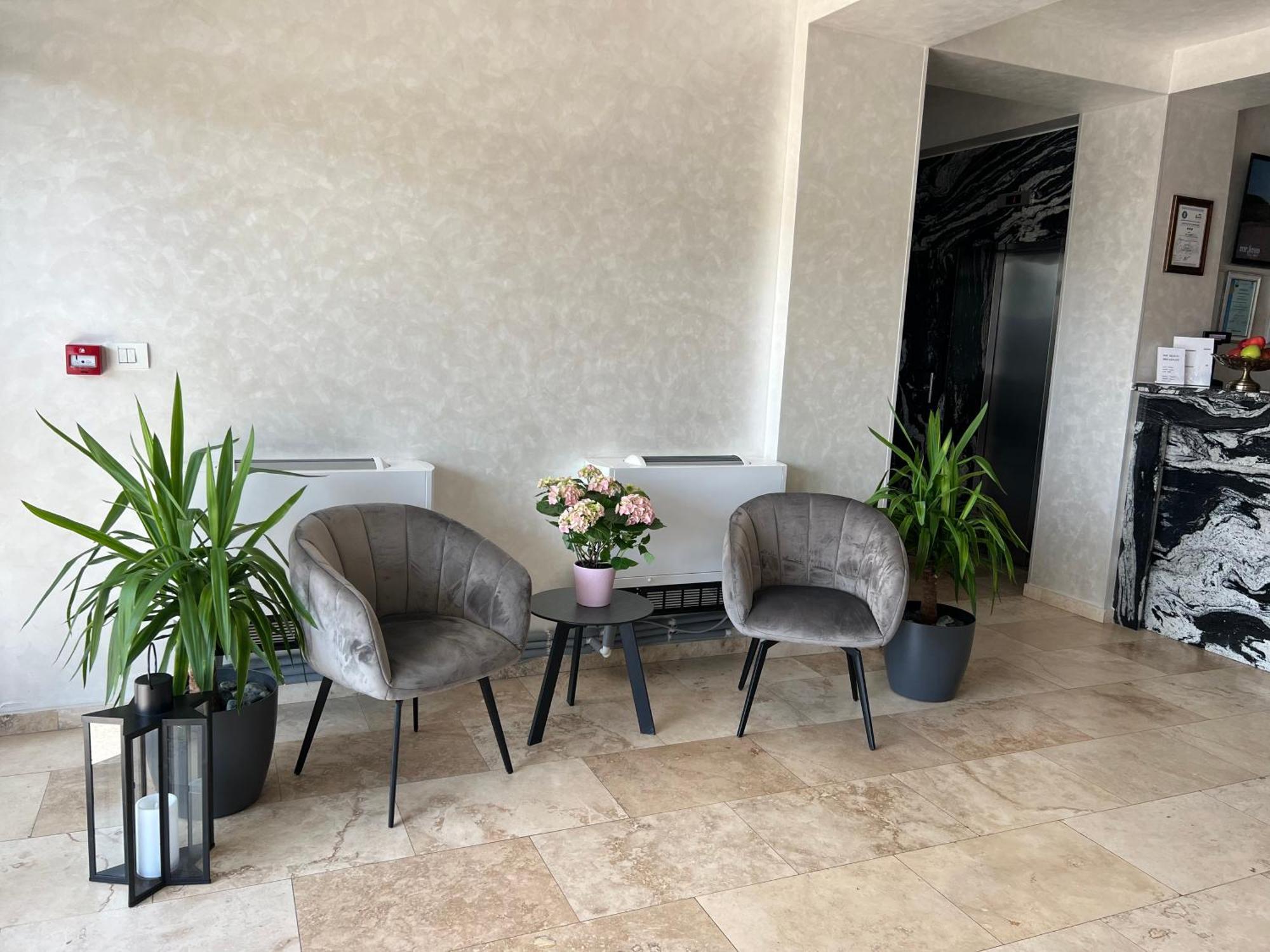 Hotel Del Ponte Targoviste Eksteriør billede